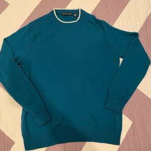 Incredibly soft men’s sweater. Great color!